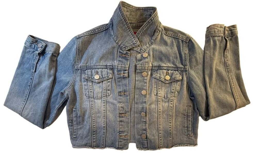 Guess Light Wash Denim Trucker Jacket Medium